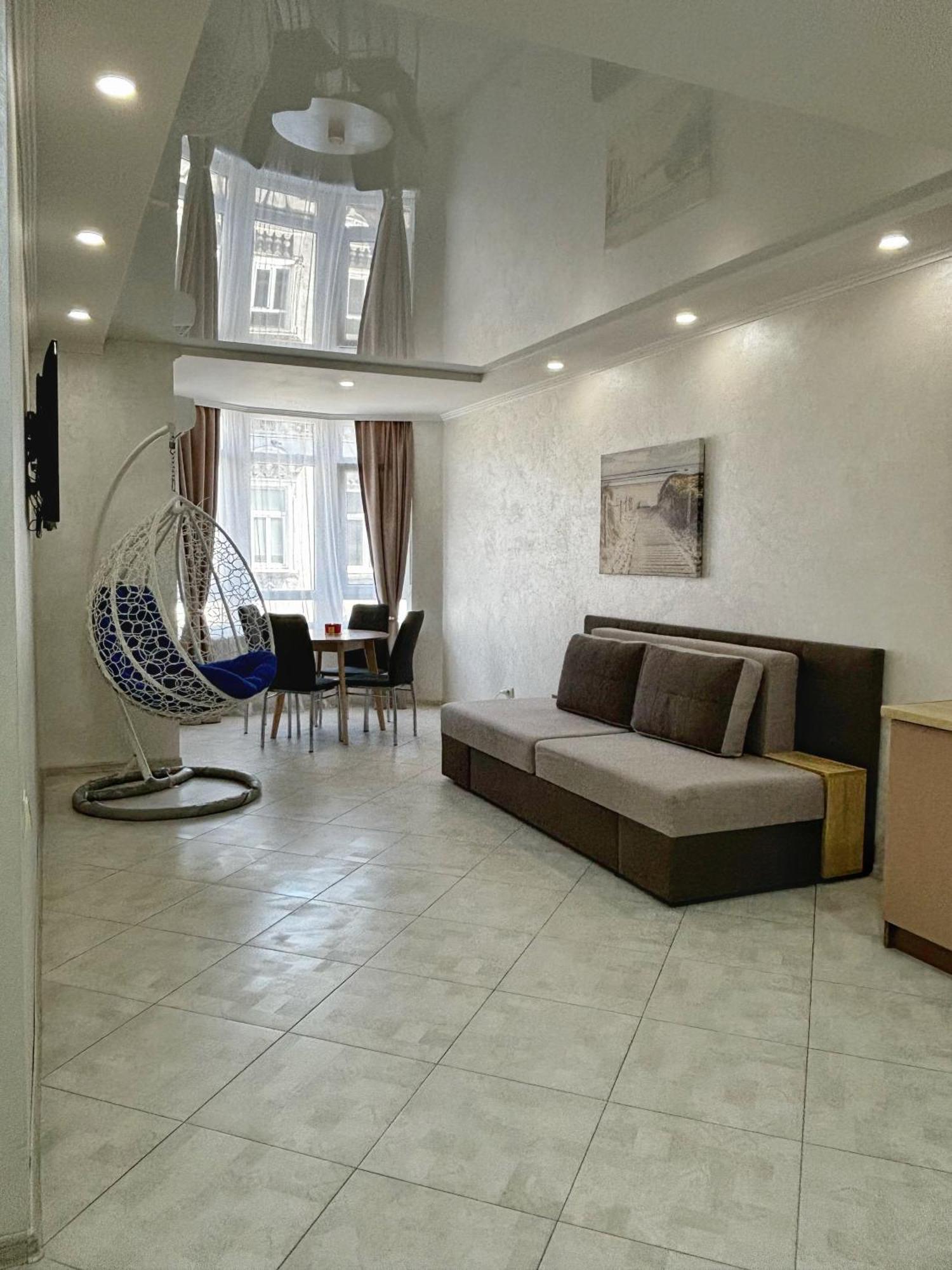 Apartment In Khmelnytsky Street 리비프 외부 사진